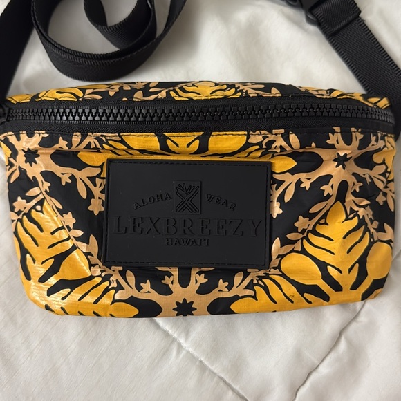 Lexbreezy Hawaii Hip Pack - Picture 2 of 4
